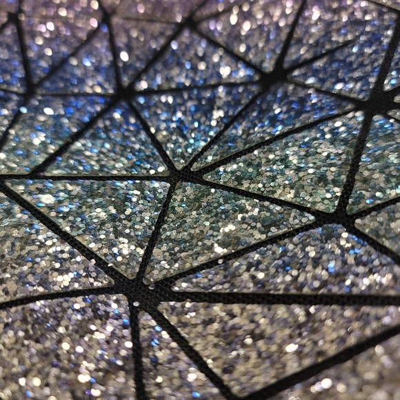 Geometric Lattice Luminous Purse - Picture 2 of 4